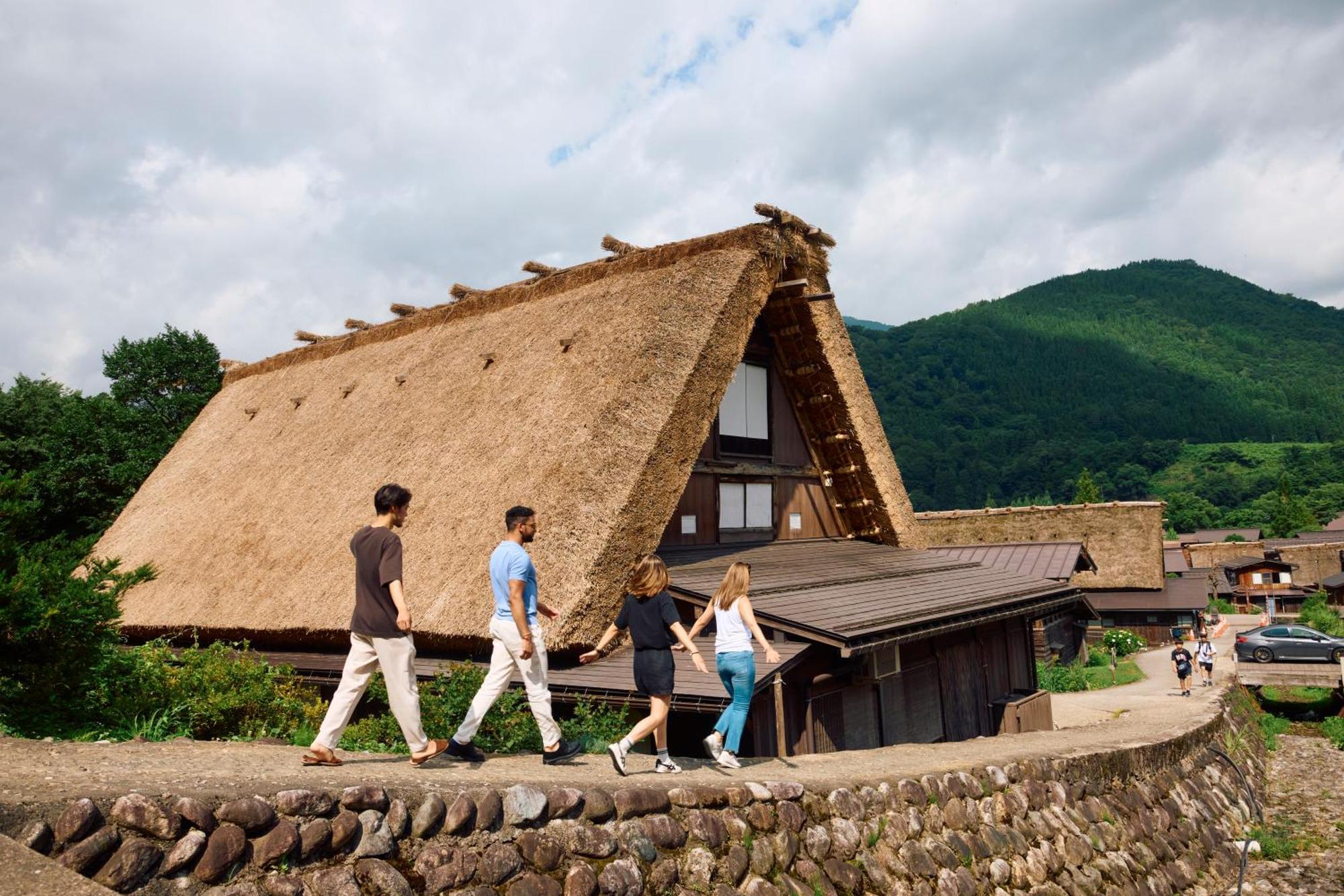 Отель Fav Lux Hida Takayama Такаяма Экстерьер фото